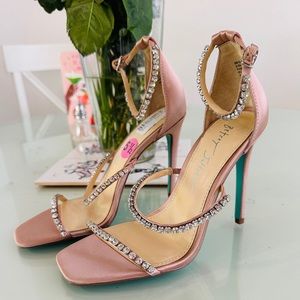 BRAND NEW VINTAGE DESDSTOCK BETSEY JOHNSON HEELS